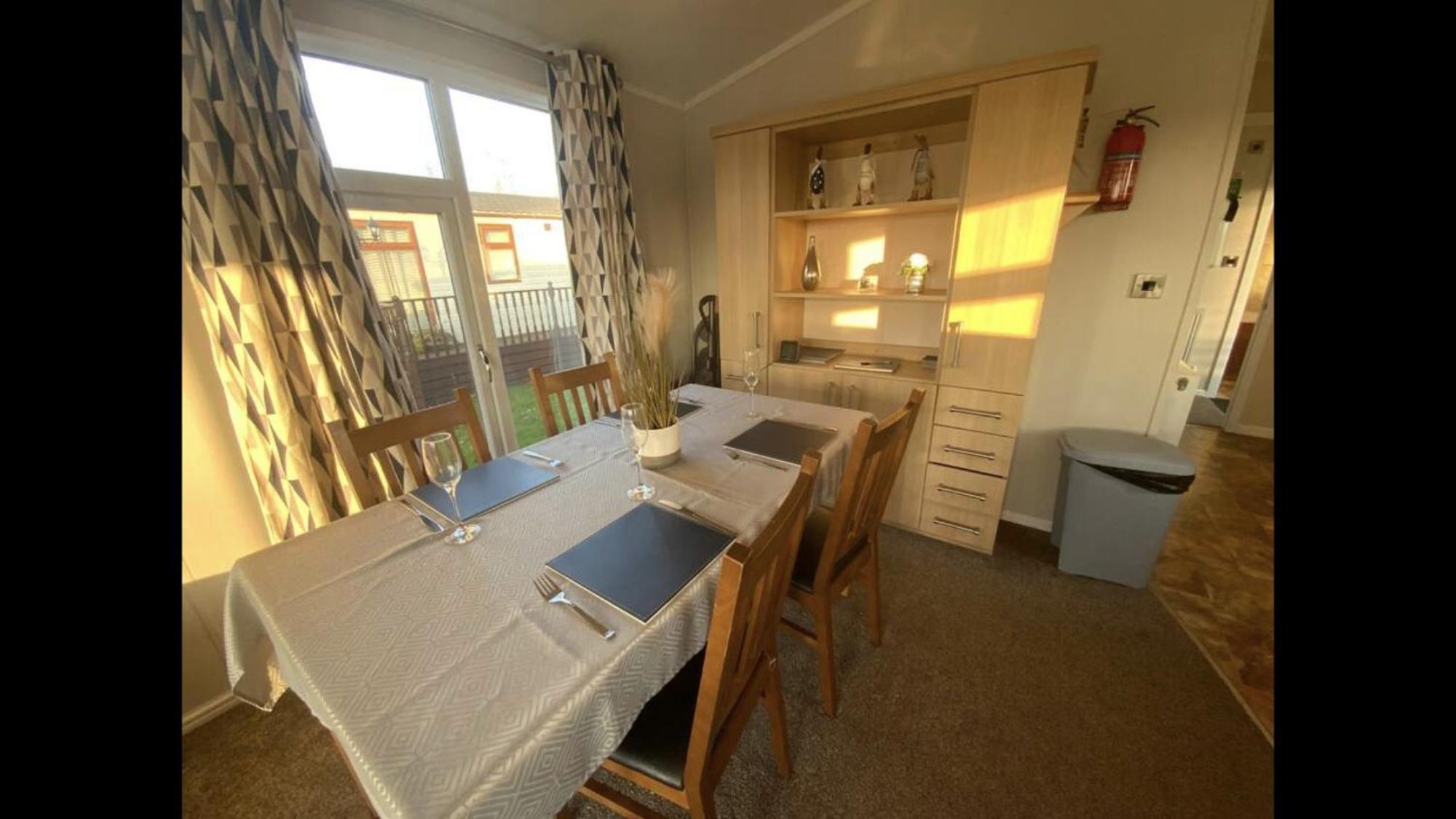 Bumblebee Lodge Tydd St. Giles Dış mekan fotoğraf